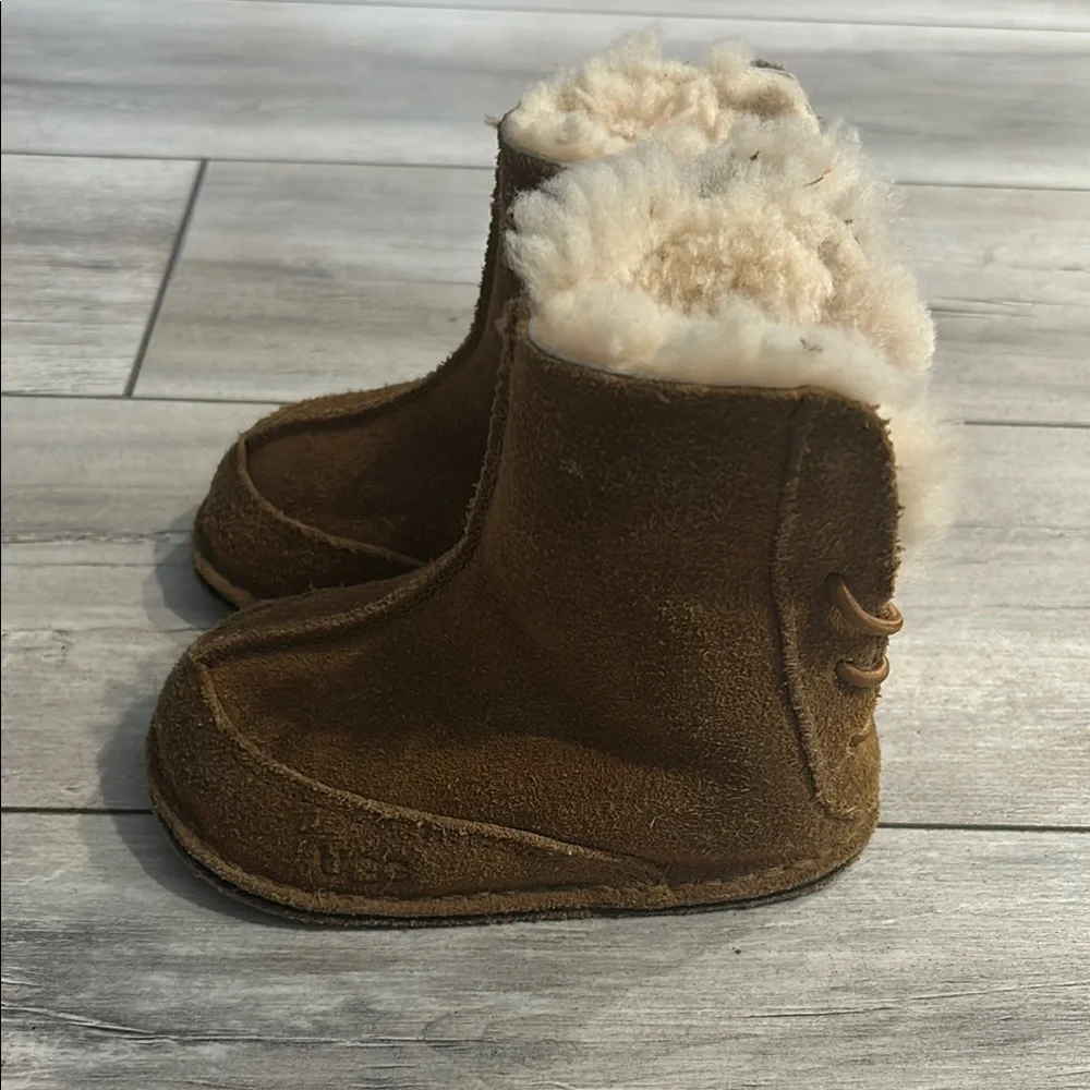 UGG BOO infant baby toddler Brown Shearling Baby Boots size medium